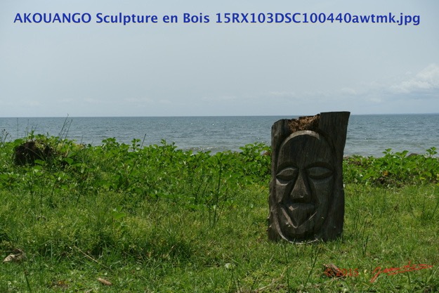 056 AKOUANGO Sculpture en Bois 15RX103DSC100440awtmk.jpg